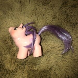 𝅺vtg 80s My Little Pony MLP  “Baby Snookums” Pink Purple Mittens Image Rump